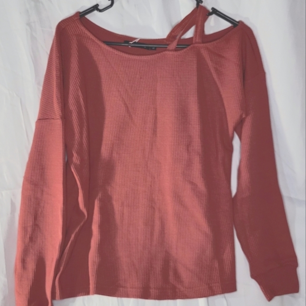 NWT women's single cold shoulder top